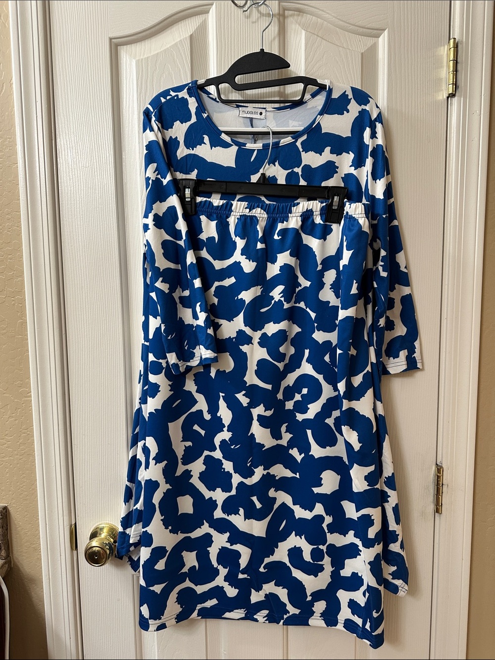 Nuggles Blue and White womens large 2 piece skirt and shirt set